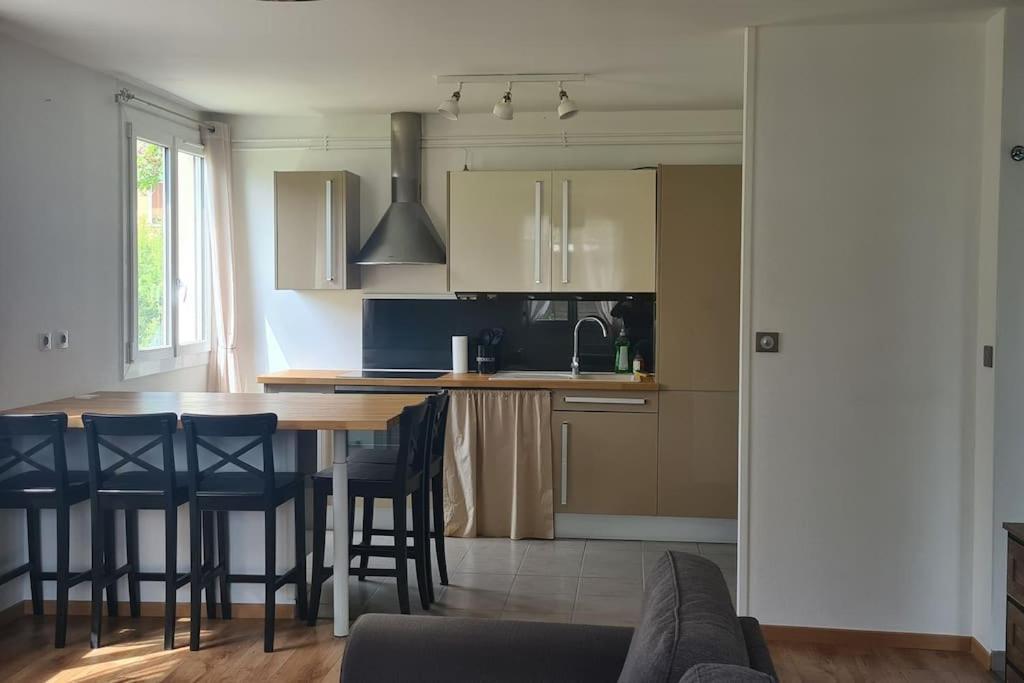 Superbe Appartement En Residence Avec Parc Orlean Zewnętrze zdjęcie